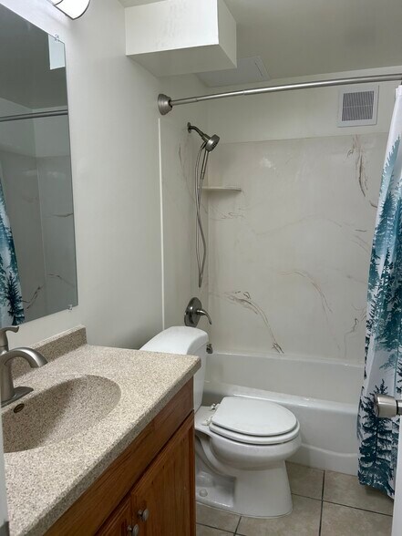 Bathroom - 237 W Ardmore Pl