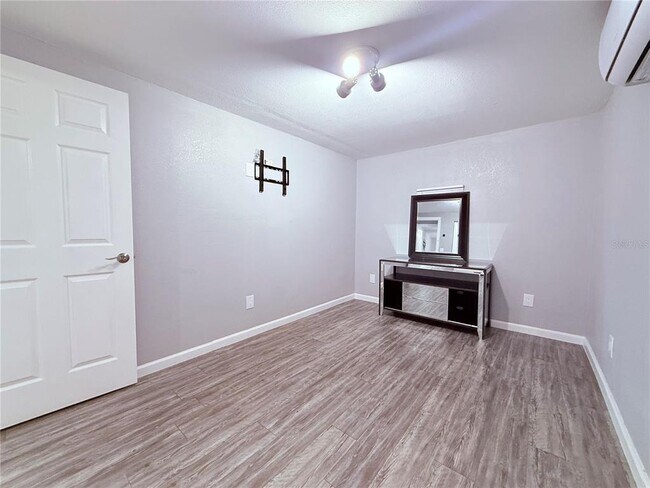 Building Photo - 4514 W Fern St