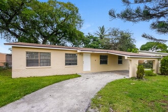 Building Photo - 3401 NW 18th Pl