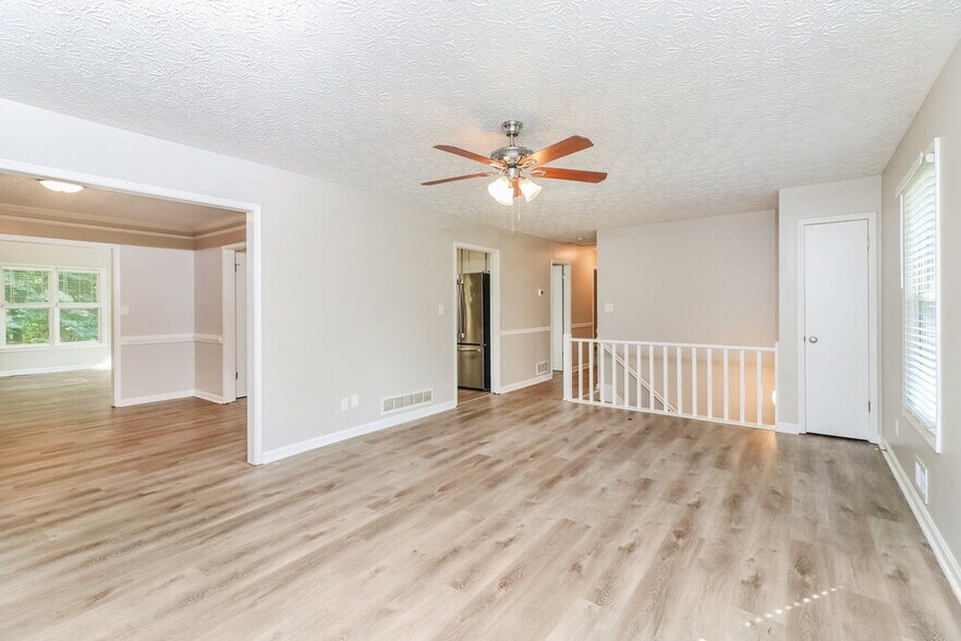 Building Photo - 2920 Sandstone Trail