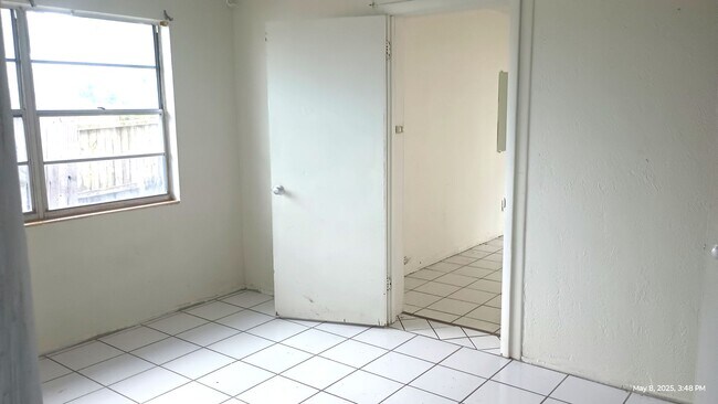 Building Photo - 3 bedrooms near the beach
