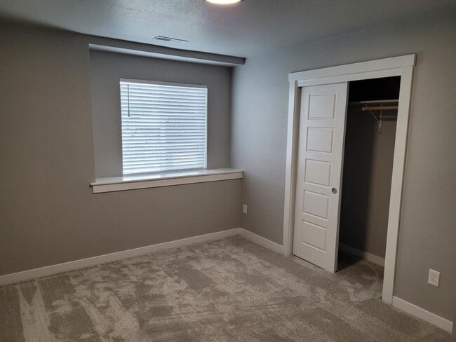 Building Photo - Amazing 5 Bedroom Home in Meridian!