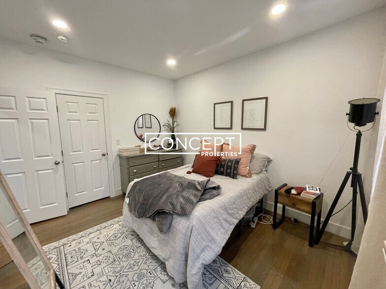 Building Photo - 11 Queensberry St