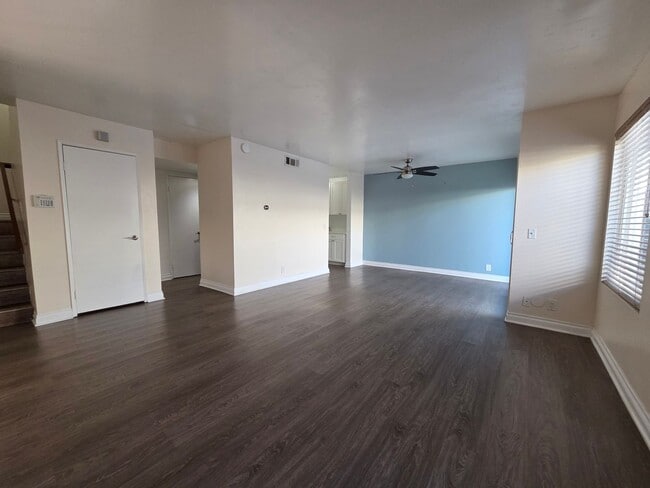 Building Photo - 3 Bedroom 2.5 Bath Town House