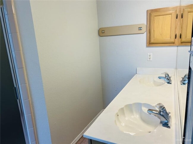 Building Photo - 1612 Merlin Dr