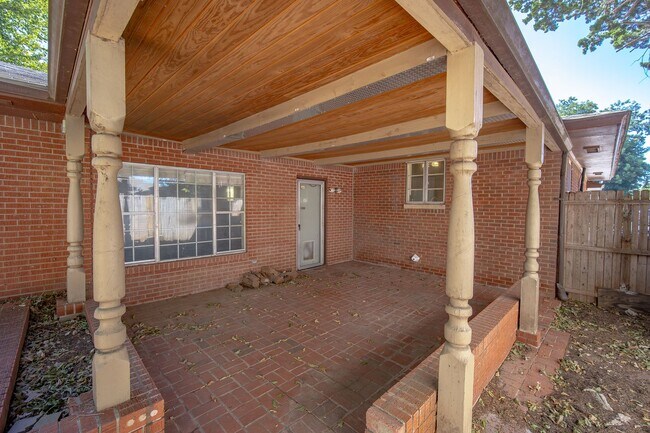 Building Photo - 4421 NW 20th St