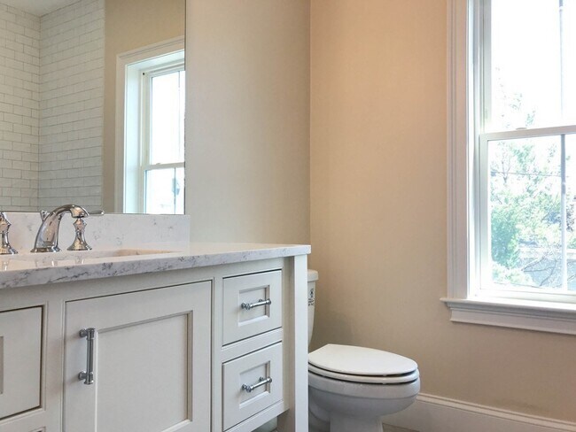 Building Photo - 43 Mansfield St