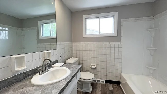 Bathroom - 198 Garden Pky