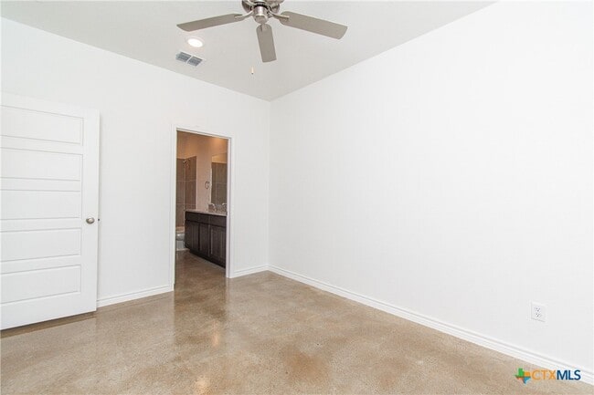 Building Photo - 3903 American Elm Dr