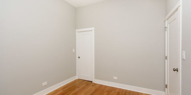 Building Photo - Updated, Spacious 1bd/1bth Ukrainian Village, Avail Now!