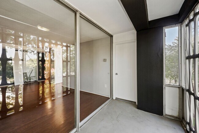 Building Photo - One month free rent with a lease start date on or before February 28th, 2026! 1 bedroom 1 bathroo...