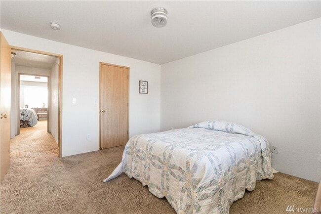 Bedroom 1 - 5031 Sunnyside Blvd