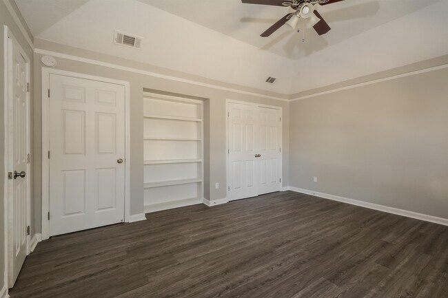 Building Photo - 4555 Port Royal Cove