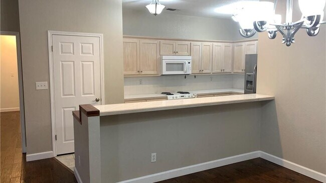 Building Photo - 725 Woodrow Cir