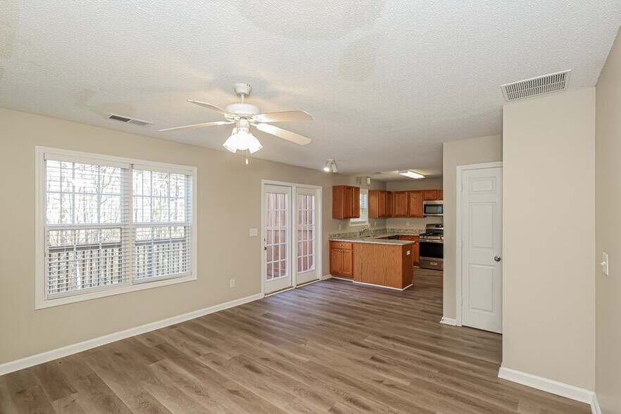 Building Photo - 255 Bainbridge Cir