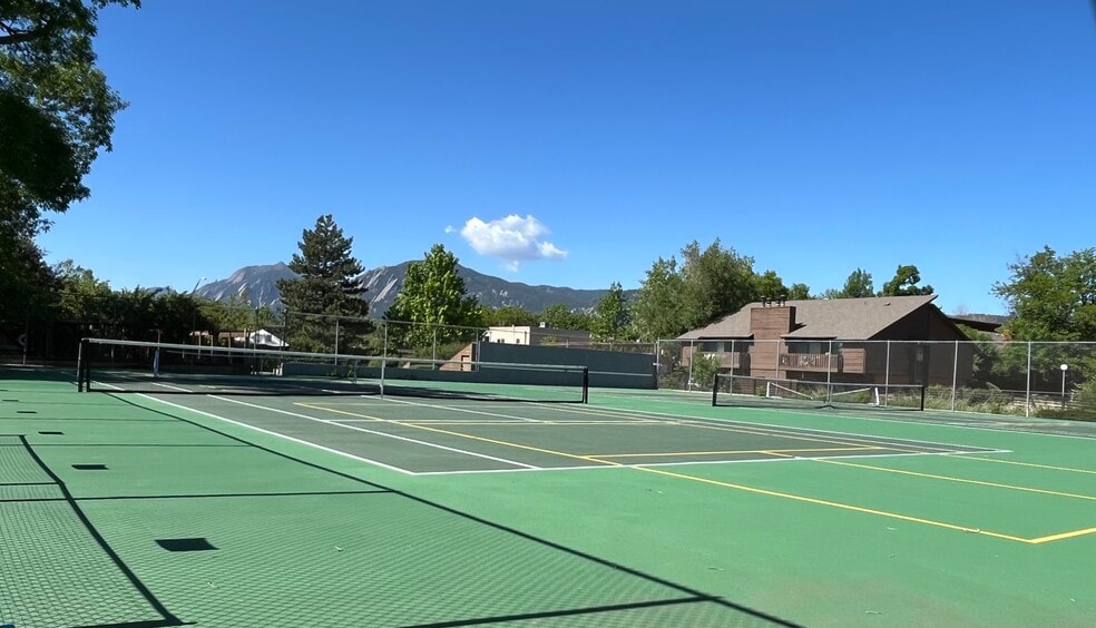HOA Pickelball & Tennis Courts - 2630 Juniper Ave
