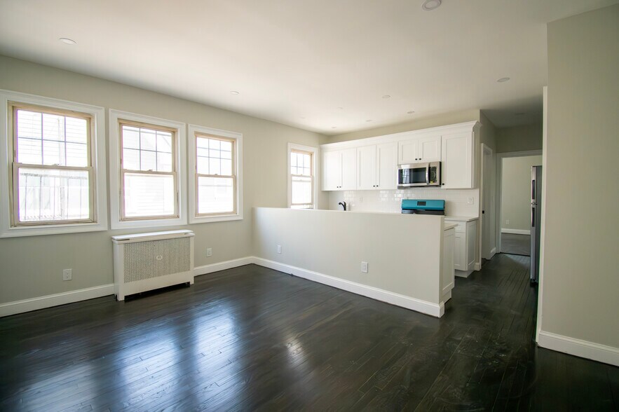 Building Photo - 840 Seaman Ave E