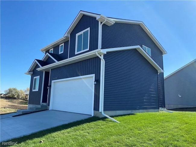 Building Photo - Great 3 Bedroom Single-Family Home in Urba...