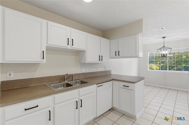 Building Photo - 115 Crest Dr