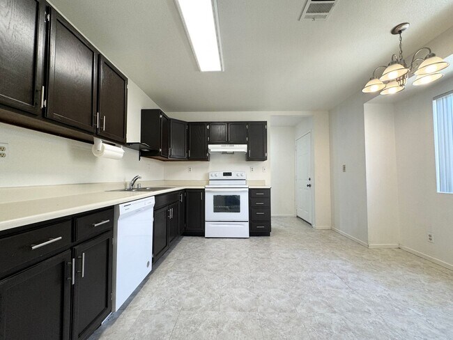 Building Photo - COMING SOON!! 3 Bedroom 2 Bathroom Apartment in Cathedral City!