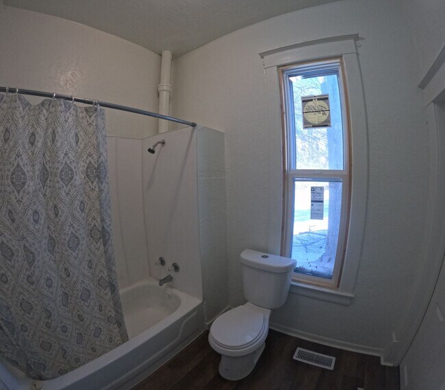 Building Photo - 1305-07 McDonald RENT/RENT-T0-OWN