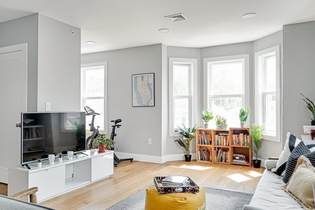 Building Photo - 19 Plymouth St