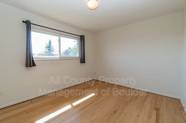 Building Photo - 1530 Ithaca Dr