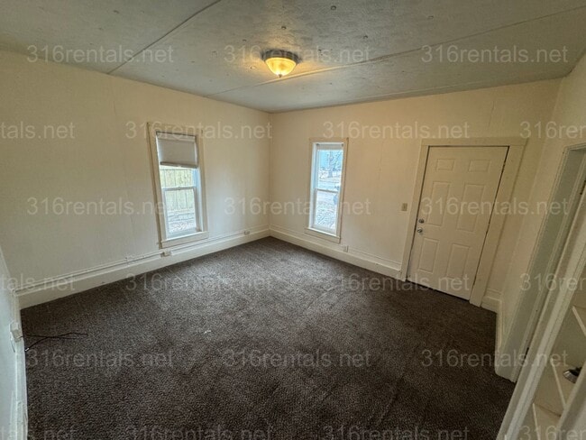 Building Photo - $700 - 1 bed 1 bath - Single Family Home