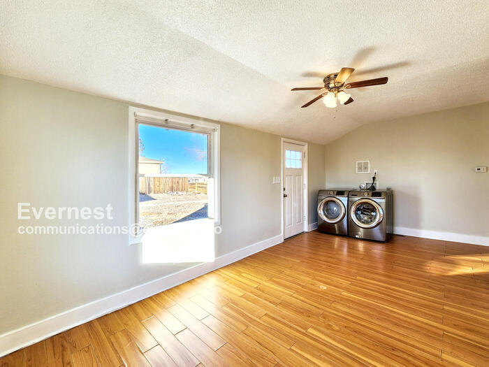 Building Photo - 245 S Hazel Ct