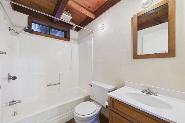 Building Photo - 2910 Greenbriar Ln