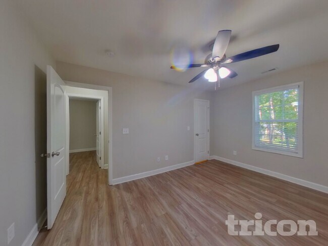 Building Photo - 524 Westside Cir