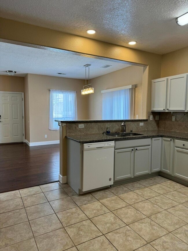 Building Photo - 10812 Fort Point Ln NE