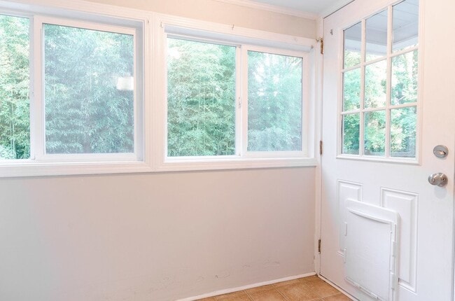 Building Photo - 1233 Cheshire Ave