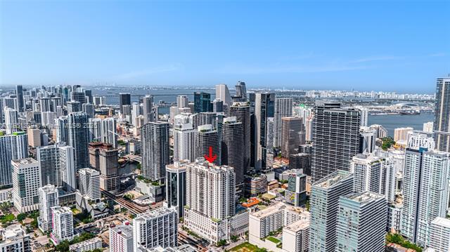 Building Photo - 999 SW 1st Ave