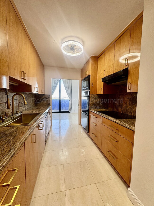 Building Photo - 19667 Turnberry Way