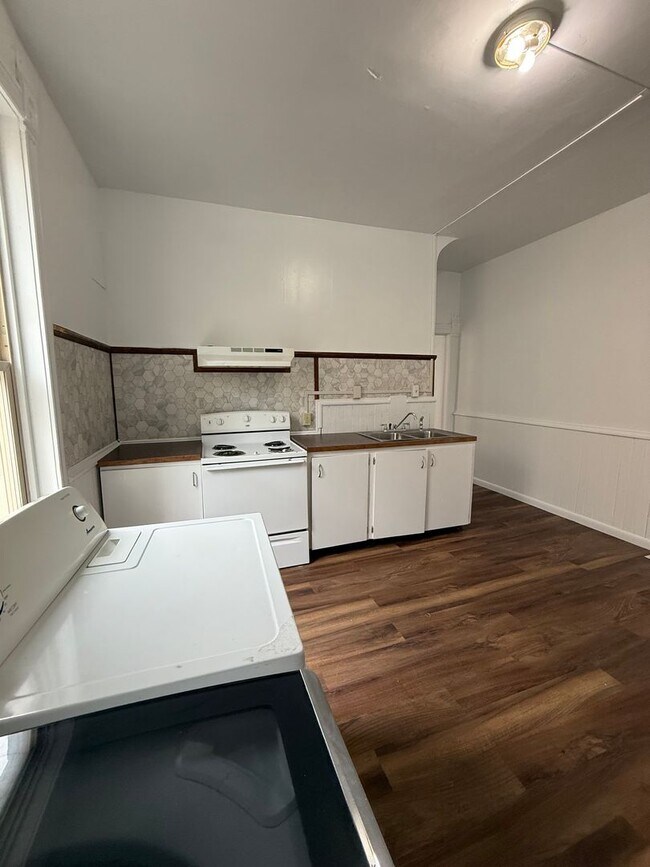 Building Photo - 227-229 S Washington