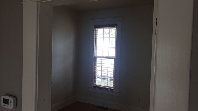 Building Photo - North-end quite craftsman home