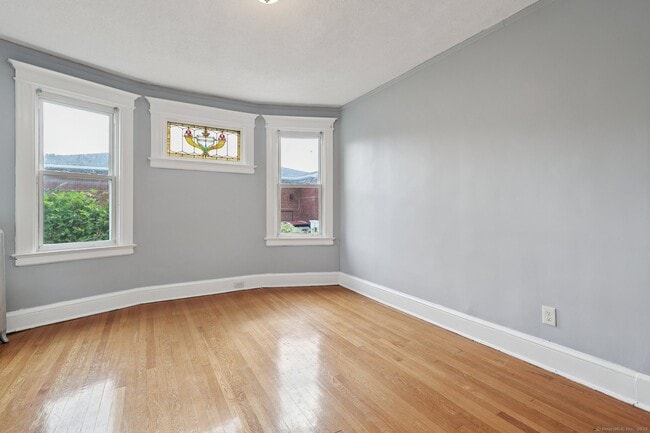 Building Photo - 15-17-17 Mountford St