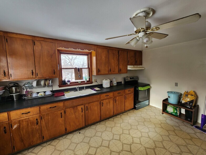 Building Photo - 483 Lillian Ave