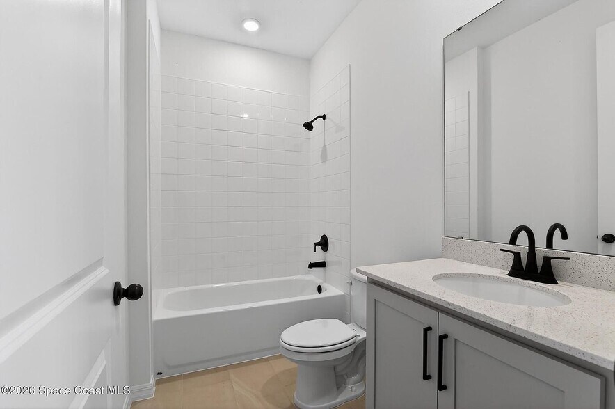 Building Photo - 1450 Victoria Blvd