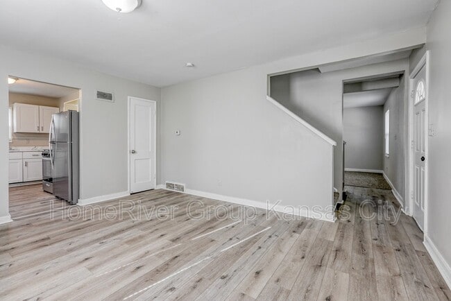 Building Photo - 831 Stewart Ave