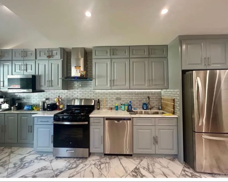 Building Photo - 65-43 Alderton St