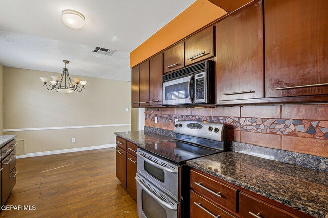 Building Photo - 6613 Escondido Dr
