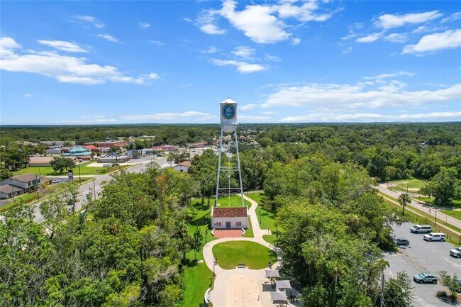 Building Photo - 222 NE 1st Ave