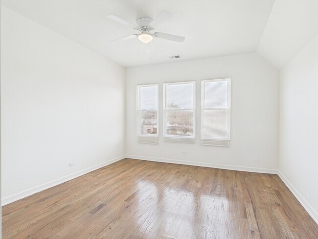 Building Photo - 398 W Lincoln Hwy