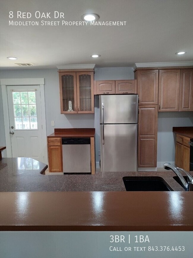 Building Photo - 8 Red Oak Dr