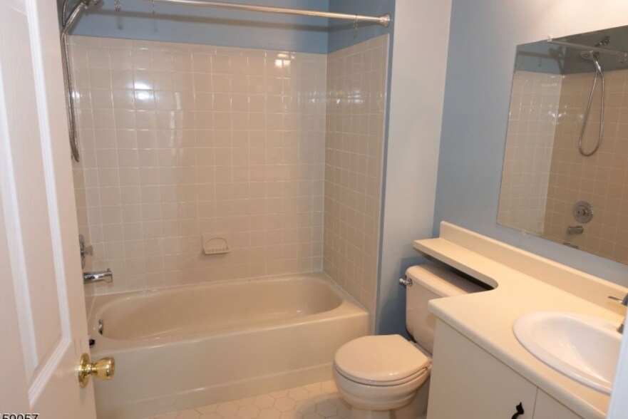 Building Photo - 128 Arbor Way