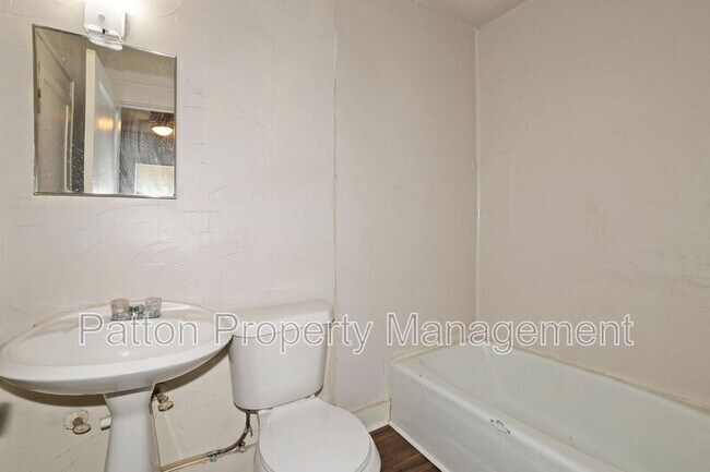 Building Photo - 1506 SW 11th Ave