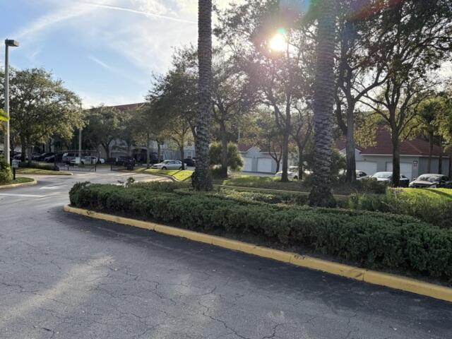 Building Photo - 5016 Lantana Rd