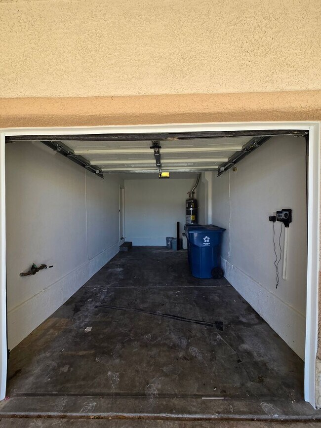 Building Photo - A Fabulous 3 Bed, 2.5 Bath, 2 Story Home W...